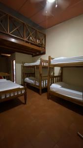 Dviaukštė lova arba lovos apgyvendinimo įstaigoje Hostal Casa Bonita Ometepe