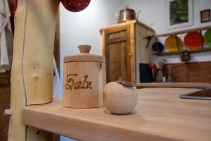 two wooden containers sitting on top of a counter at Edt 19 in Bad Goisern