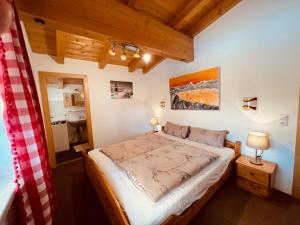 Postel nebo postele na pokoji v ubytování Ferienhaus Zillertal Panorama Blick Balkon Sauna