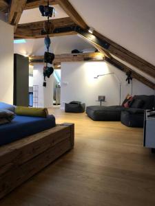 a living room with couches and a couch in a room at Loft im Haus mit Geschichte in Mähring