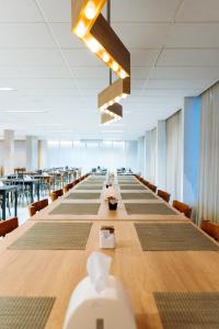 a long table in a large room with tables and chairs at Cris Hotel in Florianópolis