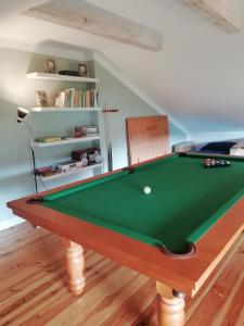 a pool table in a living room with afits at Mazury Mrągowo Pokoje Apartament in Mrągowo