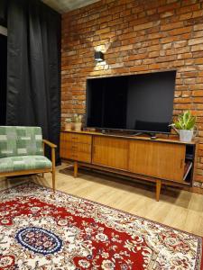 TV in/ali zabaviščno središče v nastanitvi Apartament LOFTykocin