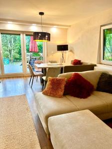 Posezení v ubytování Haus mit Sauna am Waldrand - Nähe Brombachsee Altmühlsee