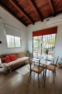 Et opholdsområde på La Algarroba + 46 billeder