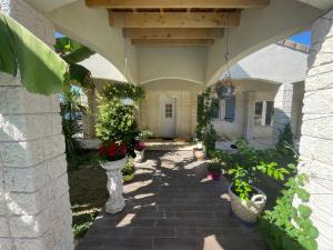 a walkway leading to a house with potted plants at Meublé de tourisme MARTINET in Vénéjan