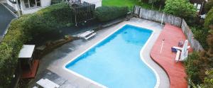 Bazén v ubytování Touchwood Motor Inn & Inner City Camping Ground nebo v jeho okolí