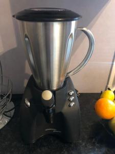 a blender sitting on top of a counter at Hyper centre - Balcon / Parking in Le Havre