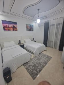 Rúm í herbergi á Fabuleux Appart a Larache avec confort exceptionnel et propreté souhaitée