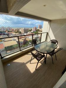 a balcony with a table and two chairs and a view at DUPLEX com Hidromassagem total de 02 QUARTOS e Vista MAR in Aracaju