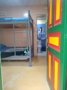 a room with two bunk beds and a bathroom at Hospedaje Hermanos Cardona in Armenia