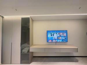 TV a/nebo společenská místnost v ubytování Canopy Executive Apartments - Liuxian Cave Headquarters