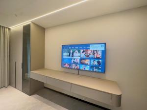 TV a/nebo společenská místnost v ubytování Canopy Executive Apartments - Liuxian Cave Headquarters