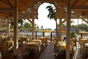 a restaurant with tables and chairs in a pavilion at Studio dans un magnifique complexe de vacances a ST luce in Sainte-Luce