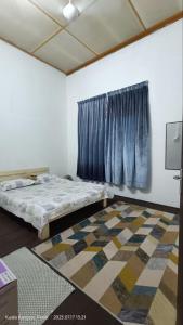Postel nebo postele na pokoji v ubytování Homestay Laman Dahlia
