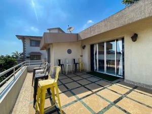 Balkón nebo terasa v ubytování Par-X Mist View 9A Garden Villa 3BHK