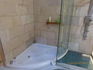 a bath tub in a bathroom with a shower at Madrid city modern apartment in villa, free WIFI in Arroyomolinos