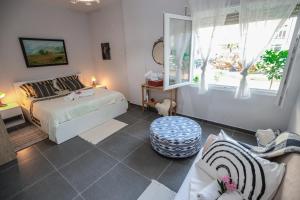 Postel nebo postele na pokoji v ubytování Costal Charm Apartment + 37 fotografií