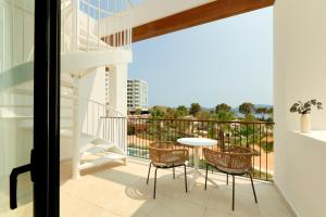 Een balkon of terras bij The Signature Level at TRS Ibiza Hotel - All Inclusive Adults Only - Entrance to Clubs included