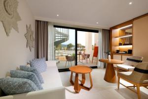 Een zitgedeelte bij The Signature Level at TRS Ibiza Hotel - All Inclusive Adults Only - Entrance to Clubs included