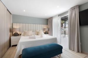 En eller flere senge i et værelse på Villa Vista + 32 billeder