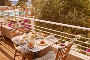 Eten bij of ergens in de buurt van het hotel

