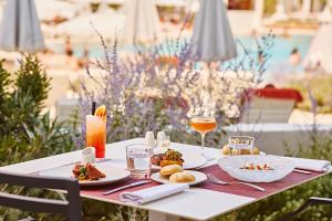 Eten bij of ergens in de buurt van het hotel

