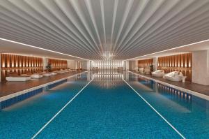 a large swimming pool with a large ceiling at Shanghai Marriott Hotel Parkview in Shanghai