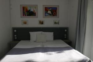 Postel nebo postele na pokoji v ubytování ROOMS BYTOM