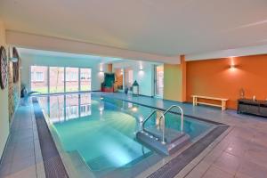 Bazén v ubytování Hotel Im Schützenhof, Jever nebo v jeho okolí
