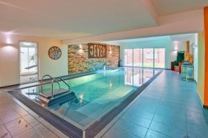 Bazén v ubytování Hotel Im Schützenhof, Jever nebo v jeho okolí