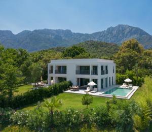 an aerial view of a villa with a swimming pool at Sherwood Exclusive Kemer - Kids Concept in Kemer