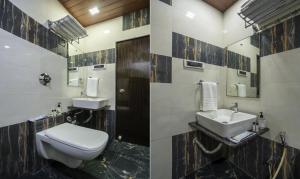 uma casa de banho com um WC e um lavatório. em Treebo Trend Zaid International em Mumbai