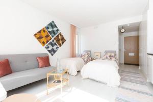 Χώρος καθιστικού στο Cosy studio apartment + free private parking +2 φωτογραφίες