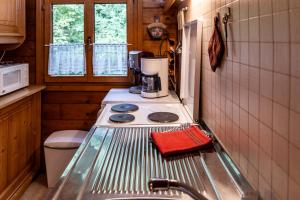 Kuchnia lub aneks kuchenny w obiekcie Ferienhütte Puutz