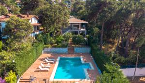 an aerial view of a house with a swimming pool at Homie Suites - 3br villa w pool in Heybeliada in Adalar