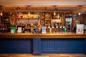 Old Grey Mare Inn by Greene King Inns酒廊或酒吧区