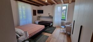 Postel nebo postele na pokoji v ubytování Casa Vacanza Ex Pretura Vallelaghi