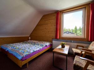 מיטה או מיטות בחדר ב-Apartment Nový Svět - HRA150 by Interhome