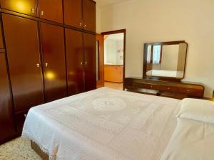 Cama o camas de una habitación en Holiday Home Romina - DMA175 by Interhome