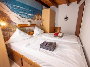 Ein Bett oder Betten in einem Zimmer der Unterkunft Holiday Home Herzmuschel by Interhome