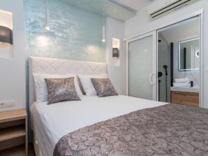 Postel nebo postele na pokoji v ubytování Apartment Mornar-3 by Interhome