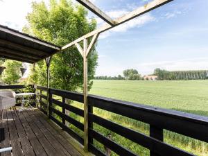 Balkon lub taras w obiekcie Holiday Home Polderzicht by Interhome