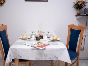 Φαγητό σε αυτό το διαμέρισμα ή κάπου εκεί κοντά