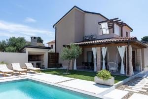 Hồ bơi trong/gần Holiday home Silencio Biograd