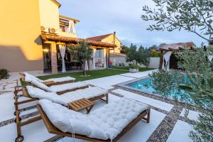 Hồ bơi trong/gần Holiday home Silencio Biograd