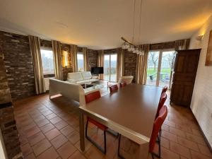 Posezení v ubytování Holiday Home Bungalowpark Landsrade-1 by Interhome