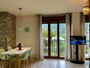 A television and/or entertainment centre at Villa de Plan Apartments&Suites