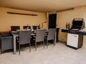 Kuchyň nebo kuchyňský kout v ubytování Holiday Home Jula by Interhome