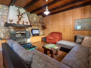 Televízia a/alebo spoločenská miestnosť v ubytovaní Holiday Home Legendao by Interhome